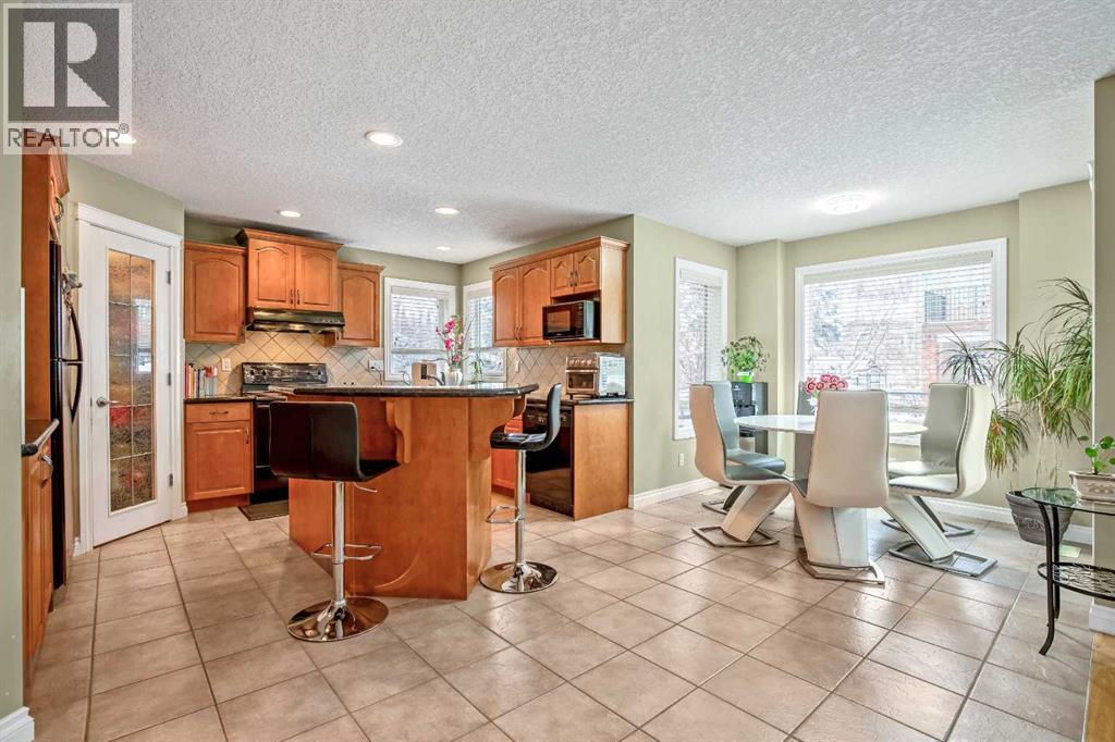 26 Simcrest Manor Sw, Calgary, Alberta  T3H 4K1 - Photo 9 - A2272875