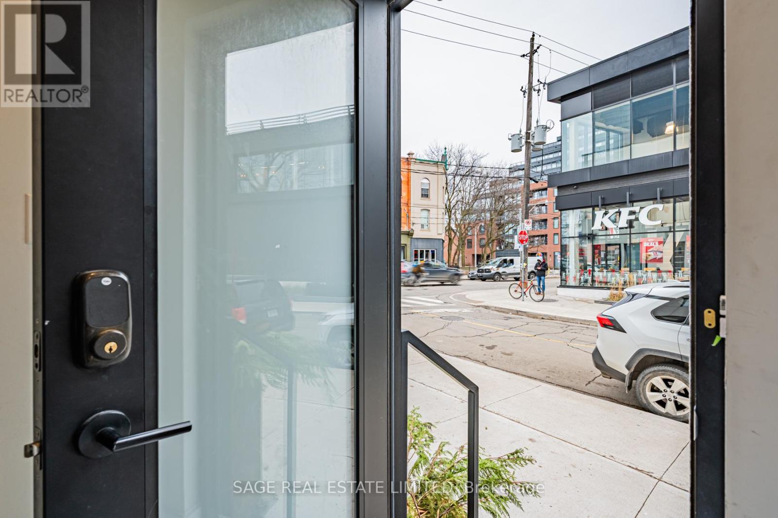Main - 1227 Dundas Street W, Toronto, Ontario  M6J 0E8 - Photo 15 - C12679664