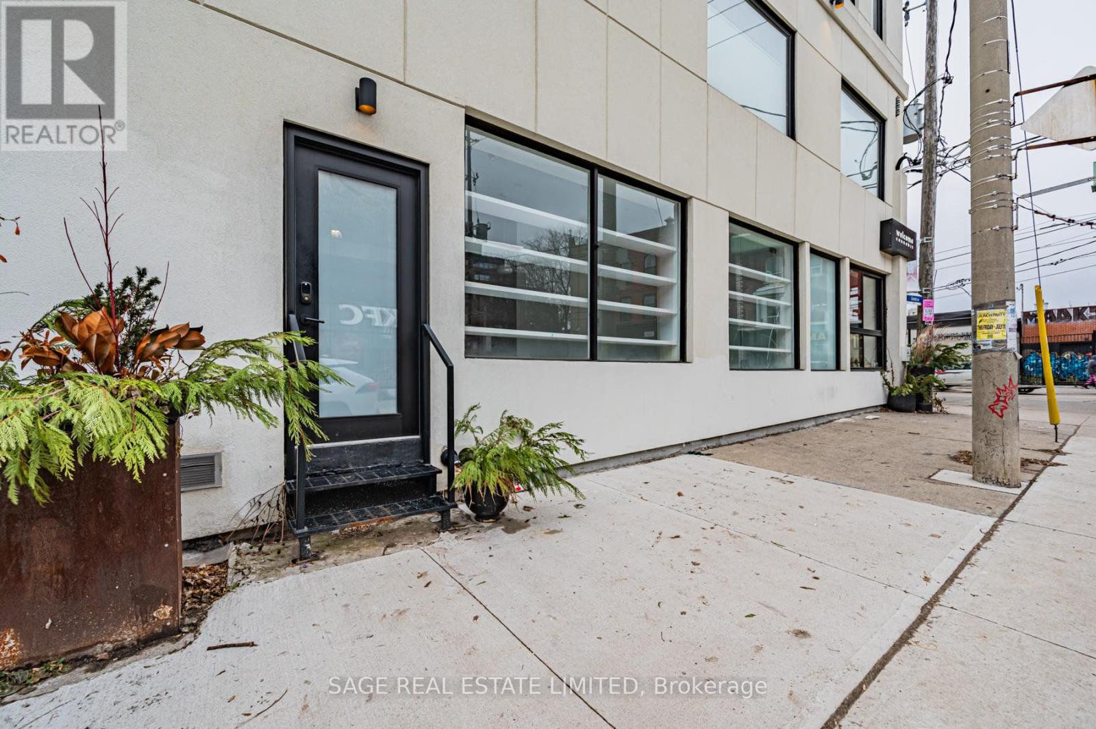 Main - 1227 Dundas Street W, Toronto, Ontario  M6J 0E8 - Photo 8 - C12679664