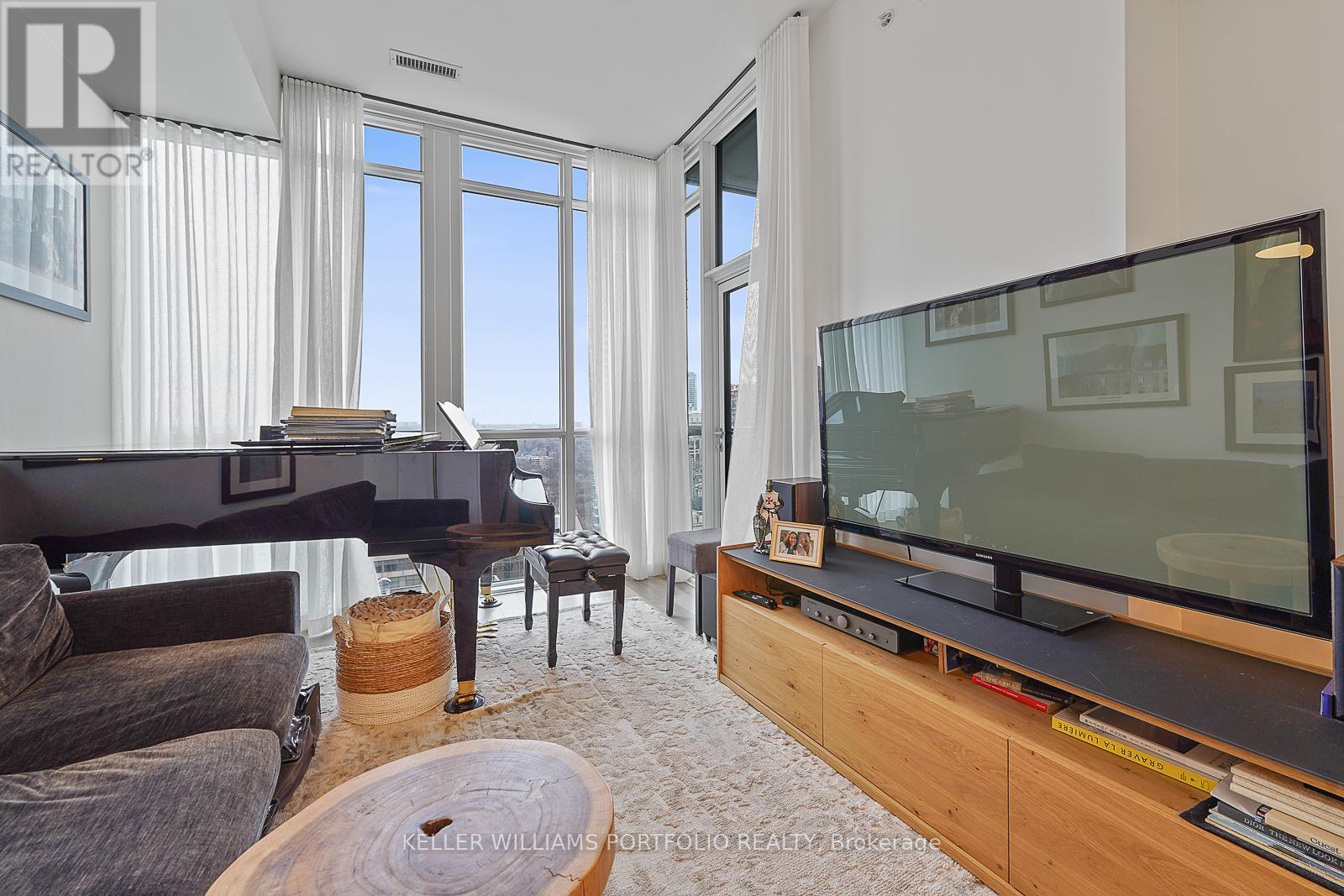 2106 - 32 Davenport Road, Toronto, Ontario  M5R 0B5 - Photo 17 - C12679668