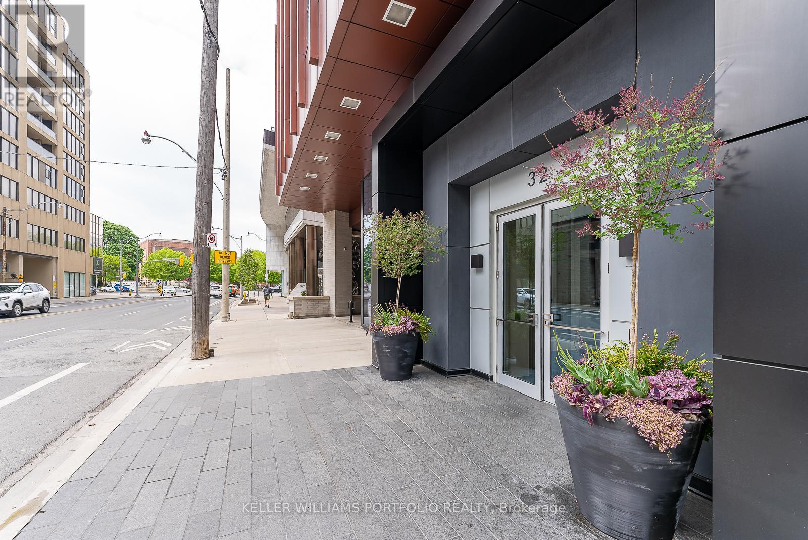 2106 - 32 Davenport Road, Toronto, Ontario  M5R 0B5 - Photo 3 - C12679668