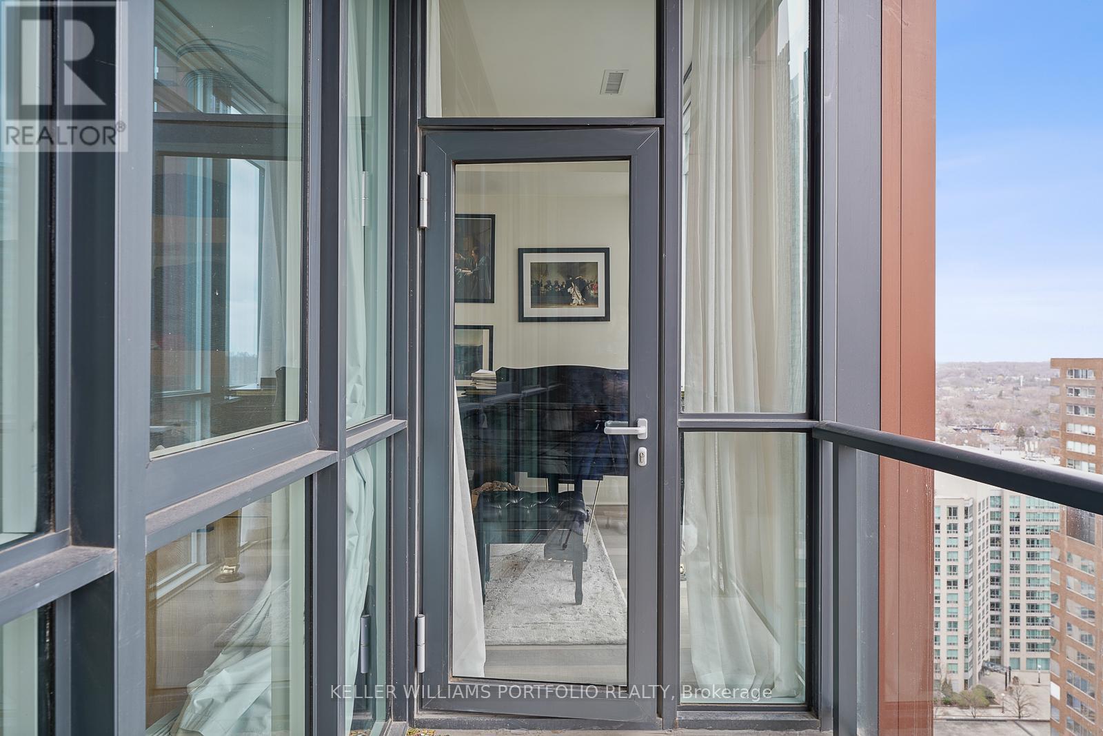 2106 - 32 Davenport Road, Toronto, Ontario  M5R 0B5 - Photo 6 - C12679668