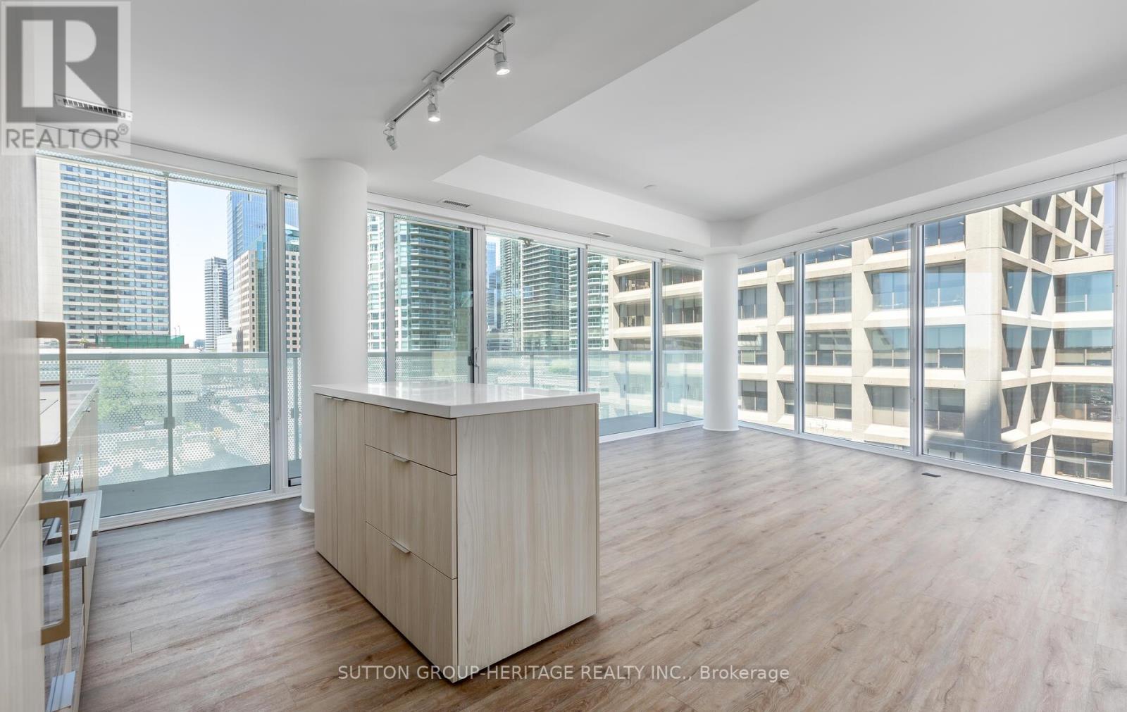 520 - 15 Queen's Quay E, Toronto, Ontario  M4J 1Y1 - Photo 3 - C12679686