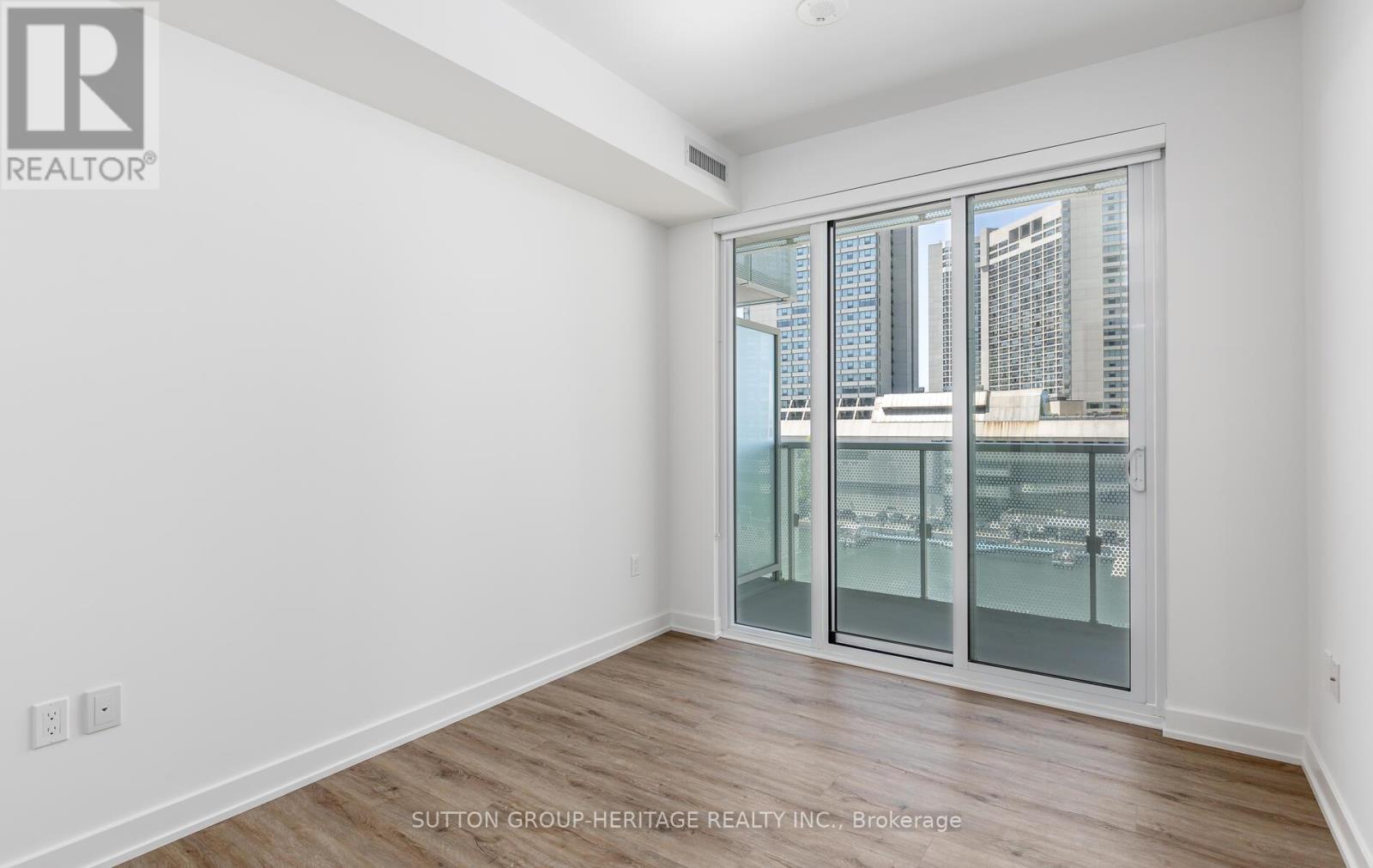 520 - 15 Queen's Quay E, Toronto, Ontario  M4J 1Y1 - Photo 8 - C12679686