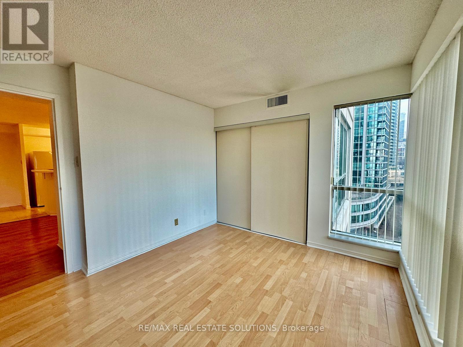 907 - 10 Yonge Street, Toronto, Ontario  M5E 1R4 - Photo 12 - C12679836