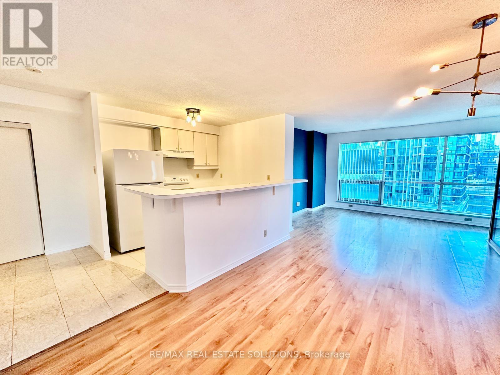 907 - 10 Yonge Street, Toronto, Ontario  M5E 1R4 - Photo 2 - C12679836