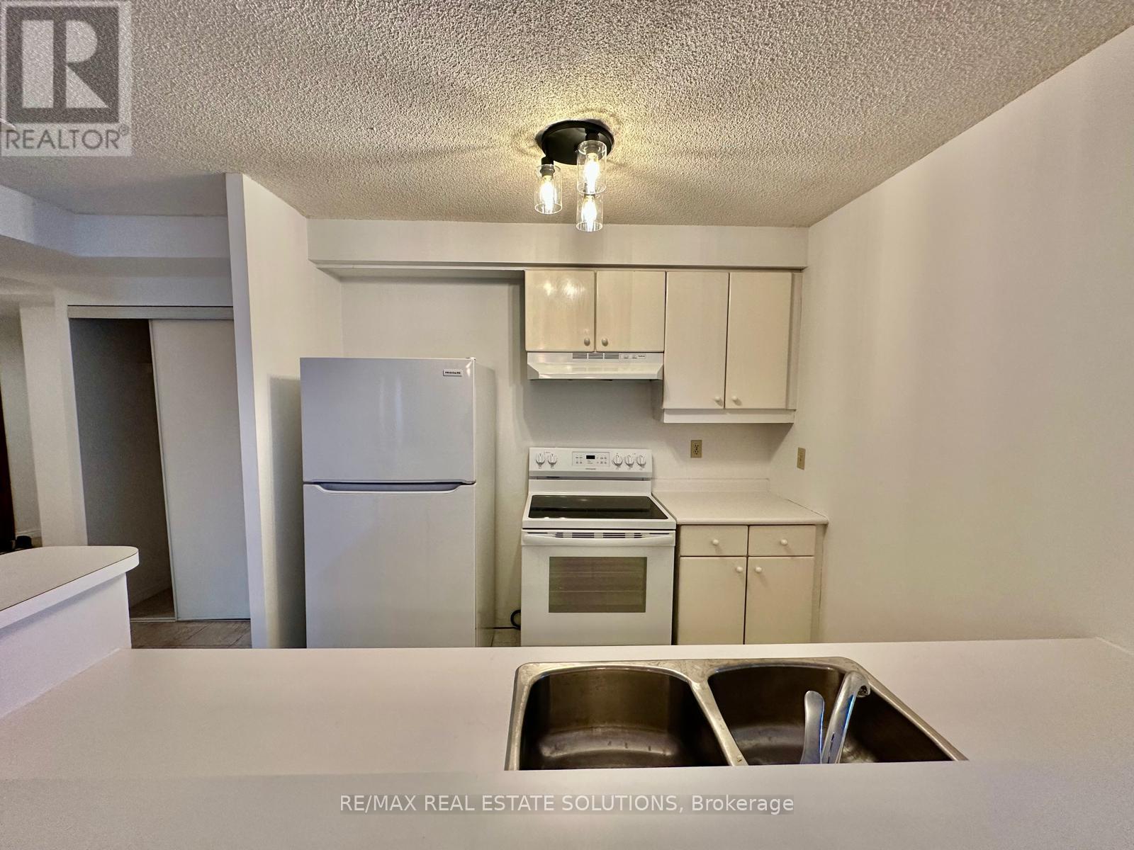 907 - 10 Yonge Street, Toronto, Ontario  M5E 1R4 - Photo 3 - C12679836