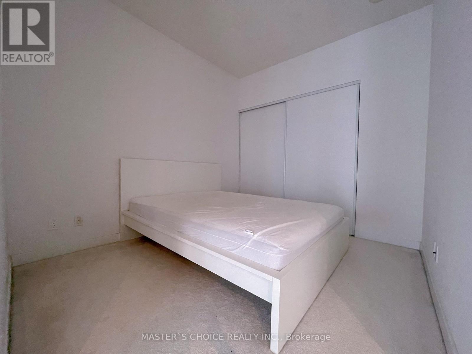 2212 - 33 Charles Street E, Toronto, Ontario  M4Y 1R9 - Photo 3 - C12679942