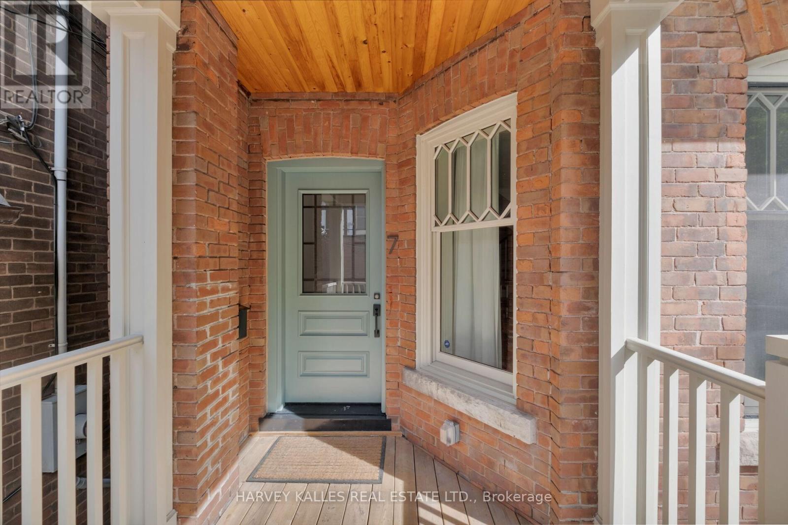 7 Edgedale Road, Toronto, Ontario  M4X 1N5 - Photo 2 - C12679958