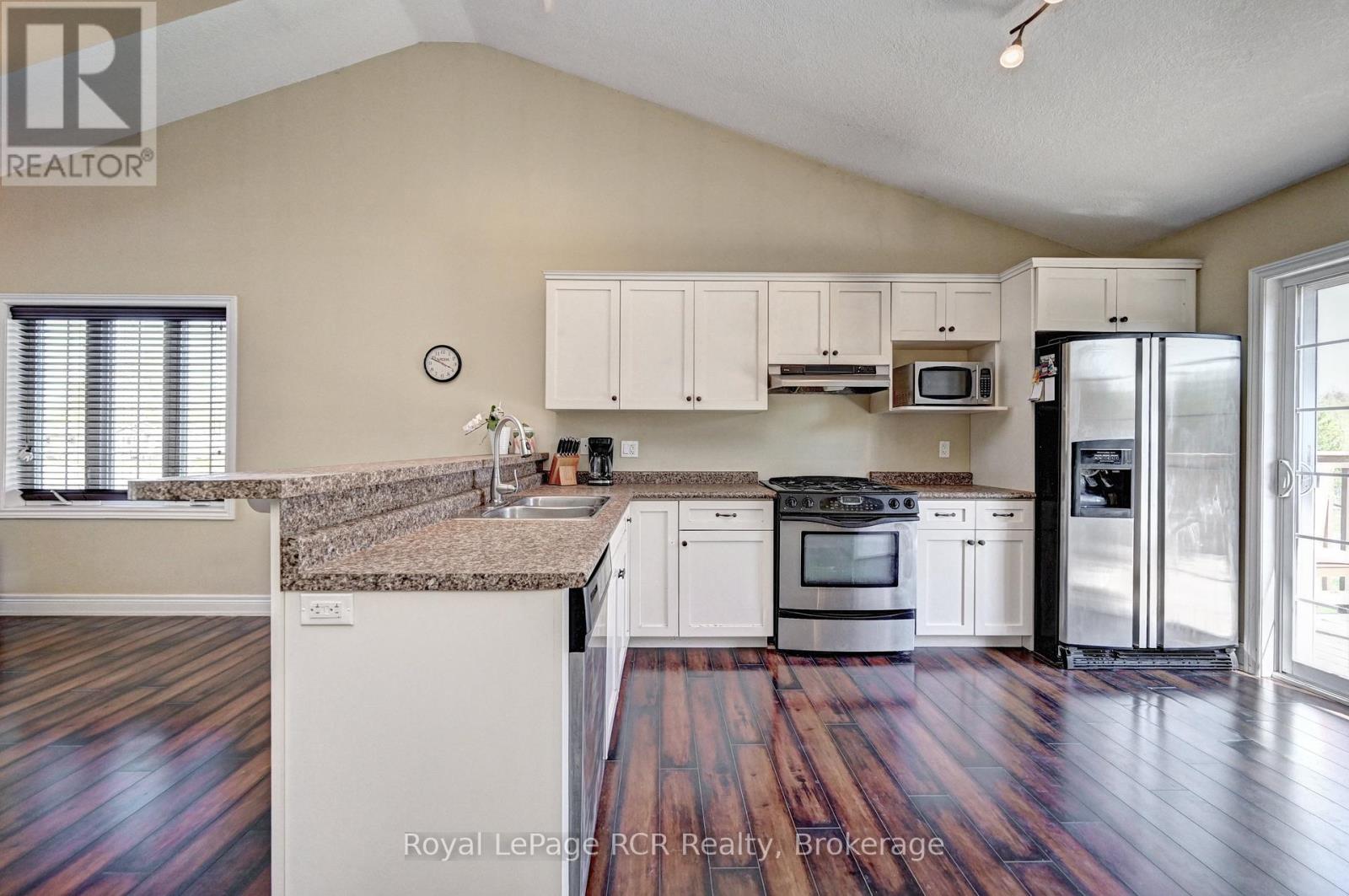 101 Douglas Street, West Grey, Ontario  N0G 1R0 - Photo 16 - X12509816