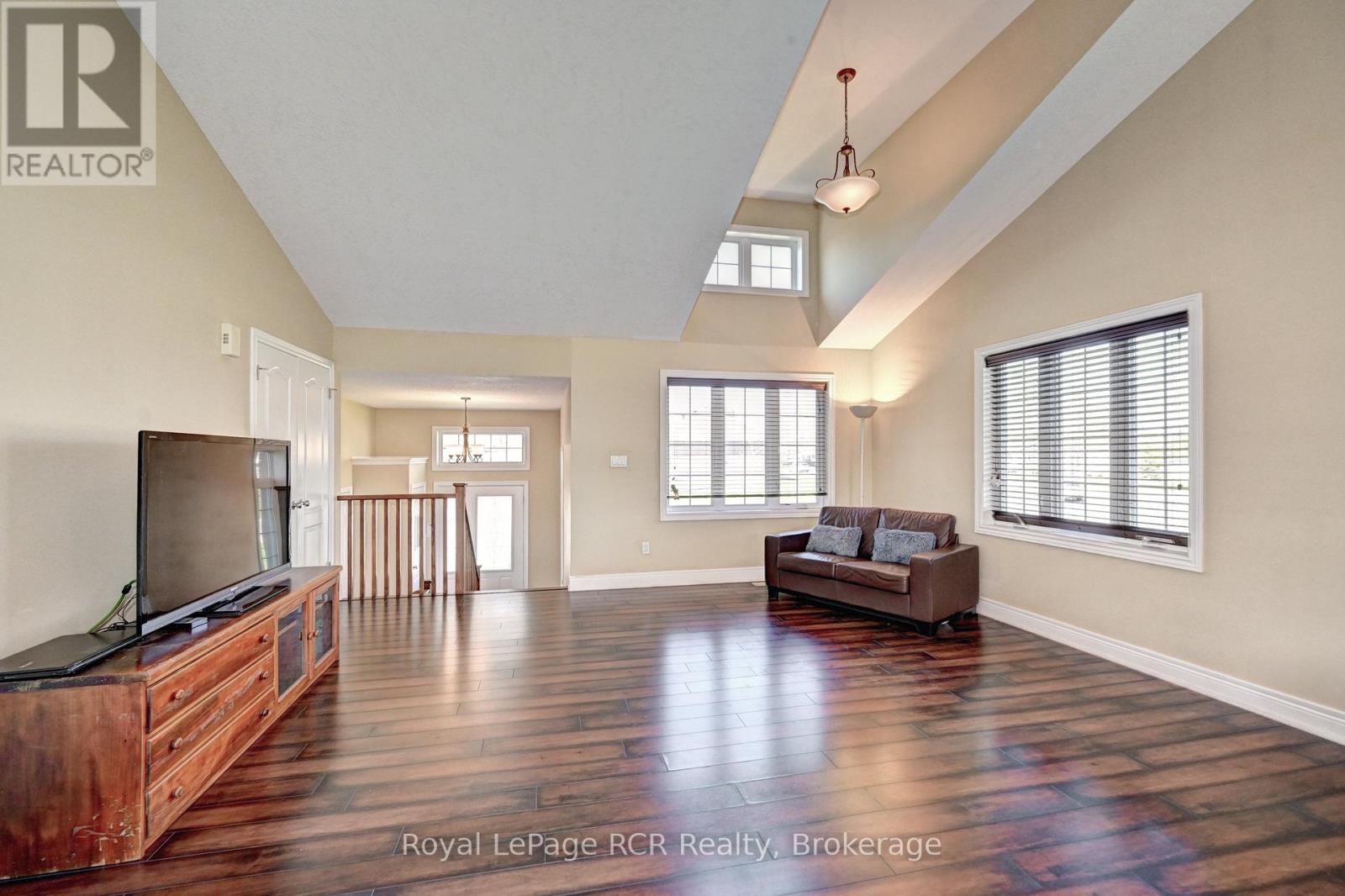 101 Douglas Street, West Grey, Ontario  N0G 1R0 - Photo 13 - X12509816