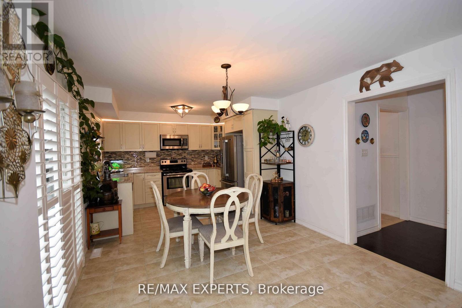 136 Donald Stewart Crescent, East Gwillimbury (Mt Albert), Ontario  L0G 1M0 - Photo 11 - N12679680