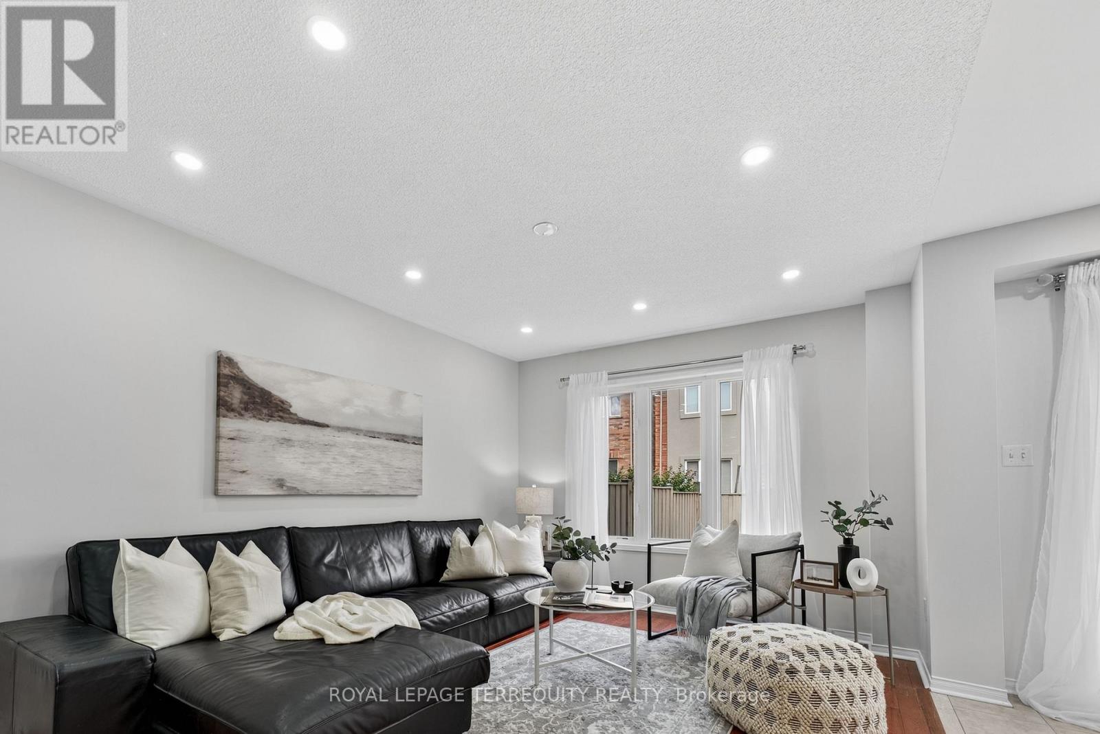 319 Penndutch Circle, Whitchurch-Stouffville, Ontario  L4A 0P2 - Photo 8 - N12679730