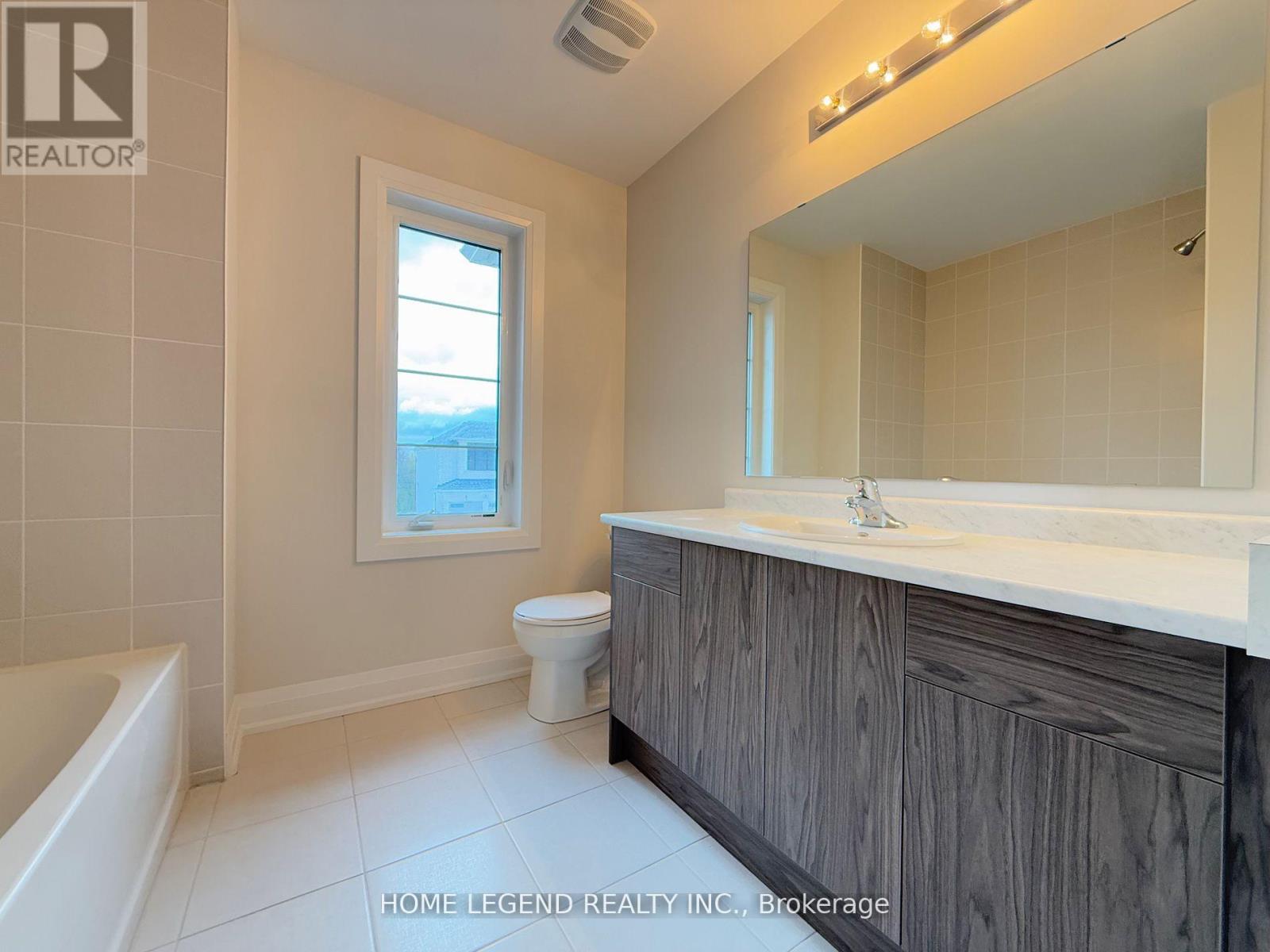 2 Rail Trail Court, Georgina, Ontario  L0E 1R0 - Photo 10 - N12679866