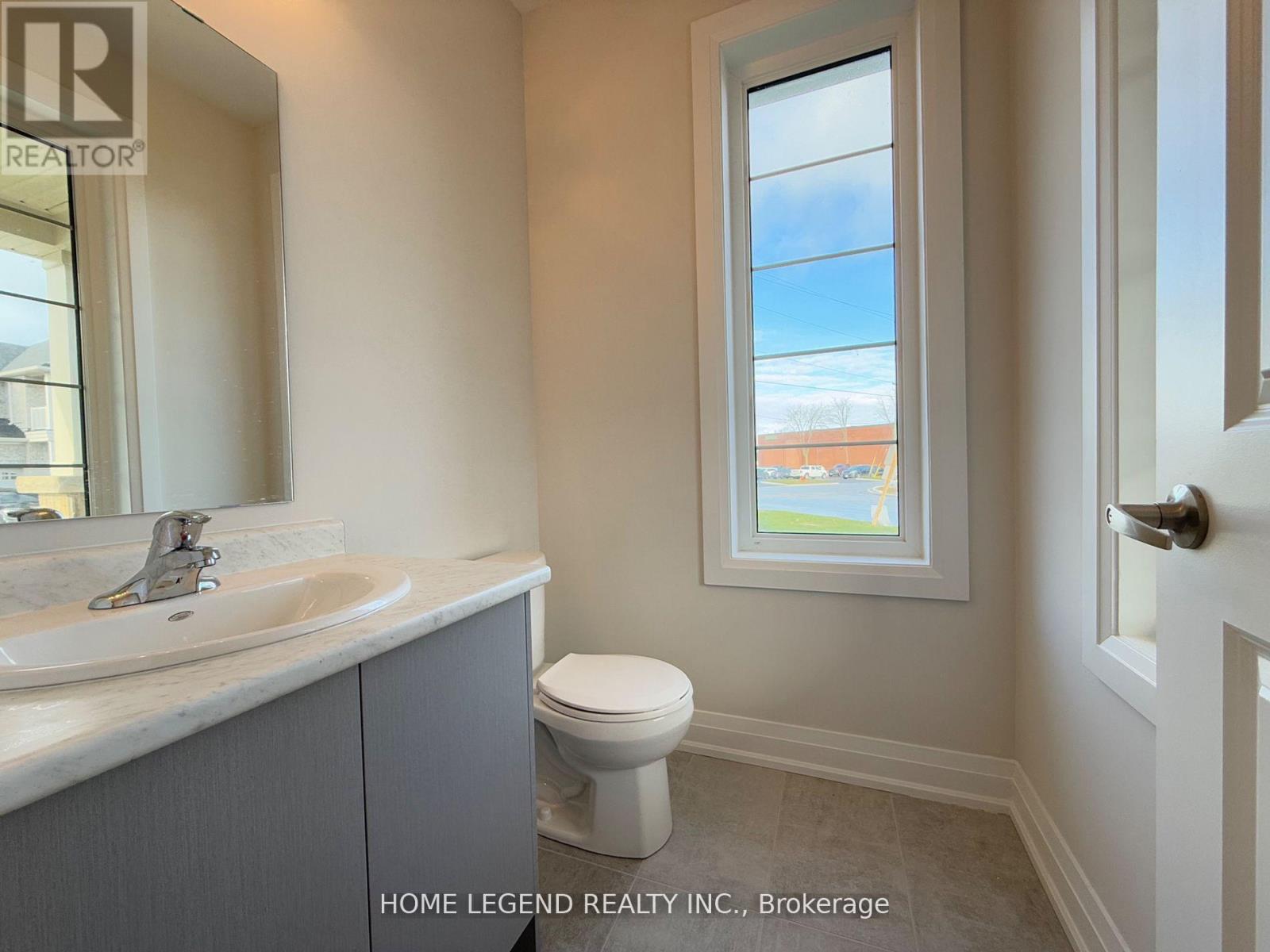 2 Rail Trail Court, Georgina, Ontario  L0E 1R0 - Photo 5 - N12679866