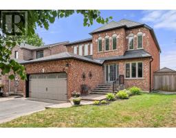 7 MAHOGANY COURT, Aurora, Ontario