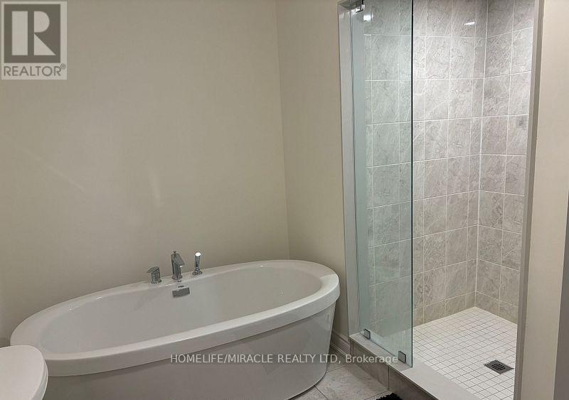 8 Bennington Road, Newmarket, Ontario  L3X 0M8 - Photo 14 - N12679934