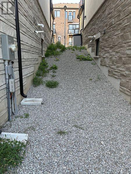 8 Bennington Road, Newmarket, Ontario  L3X 0M8 - Photo 25 - N12679934