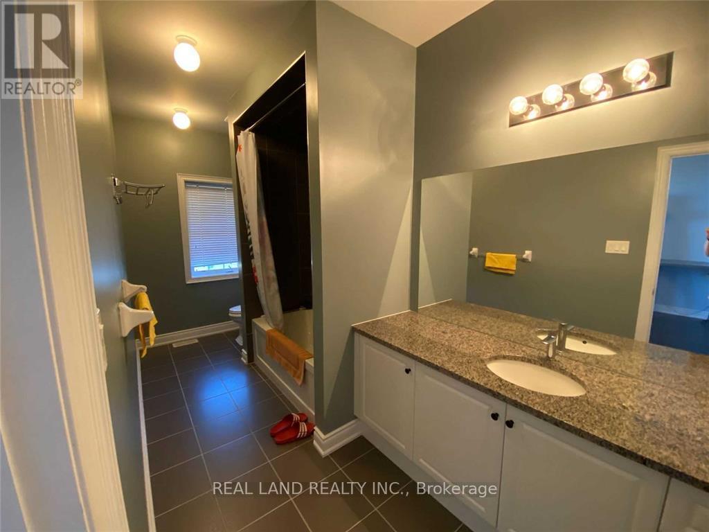 2 Castle Mountain Court, King, Ontario  L7B 0A3 - Photo 14 - N12679968