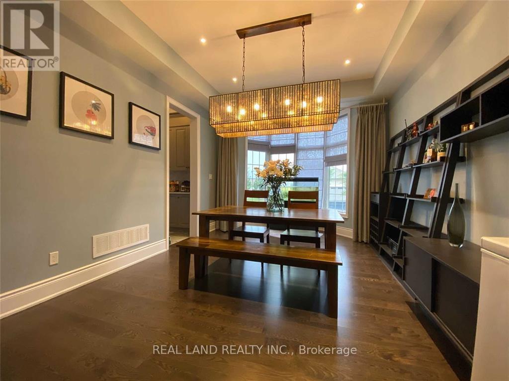 2 Castle Mountain Court, King, Ontario  L7B 0A3 - Photo 3 - N12679968