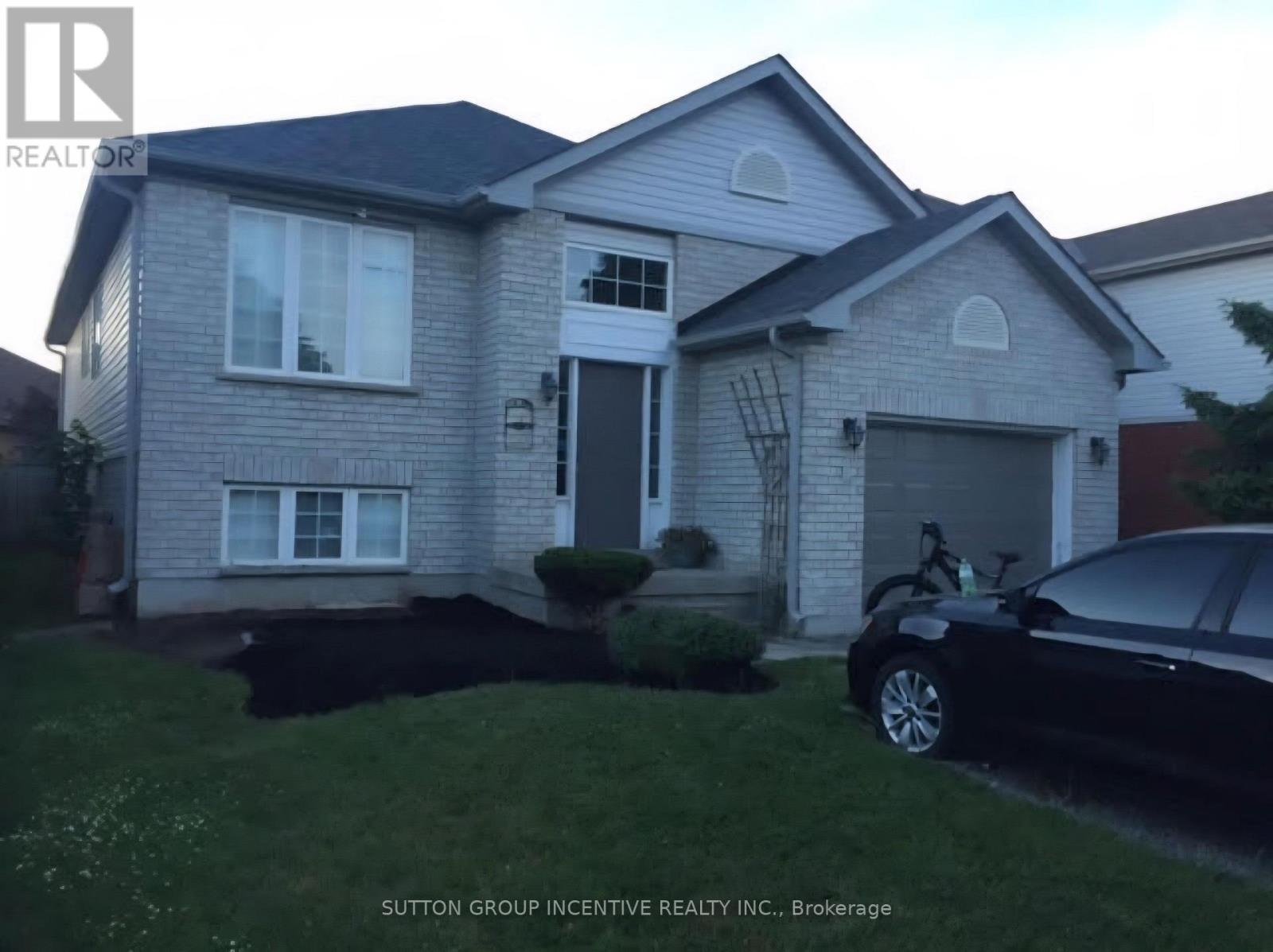 Lower - 8 Heritage Court, Barrie, Ontario  L4N 0E6 - Photo 1 - S12679720