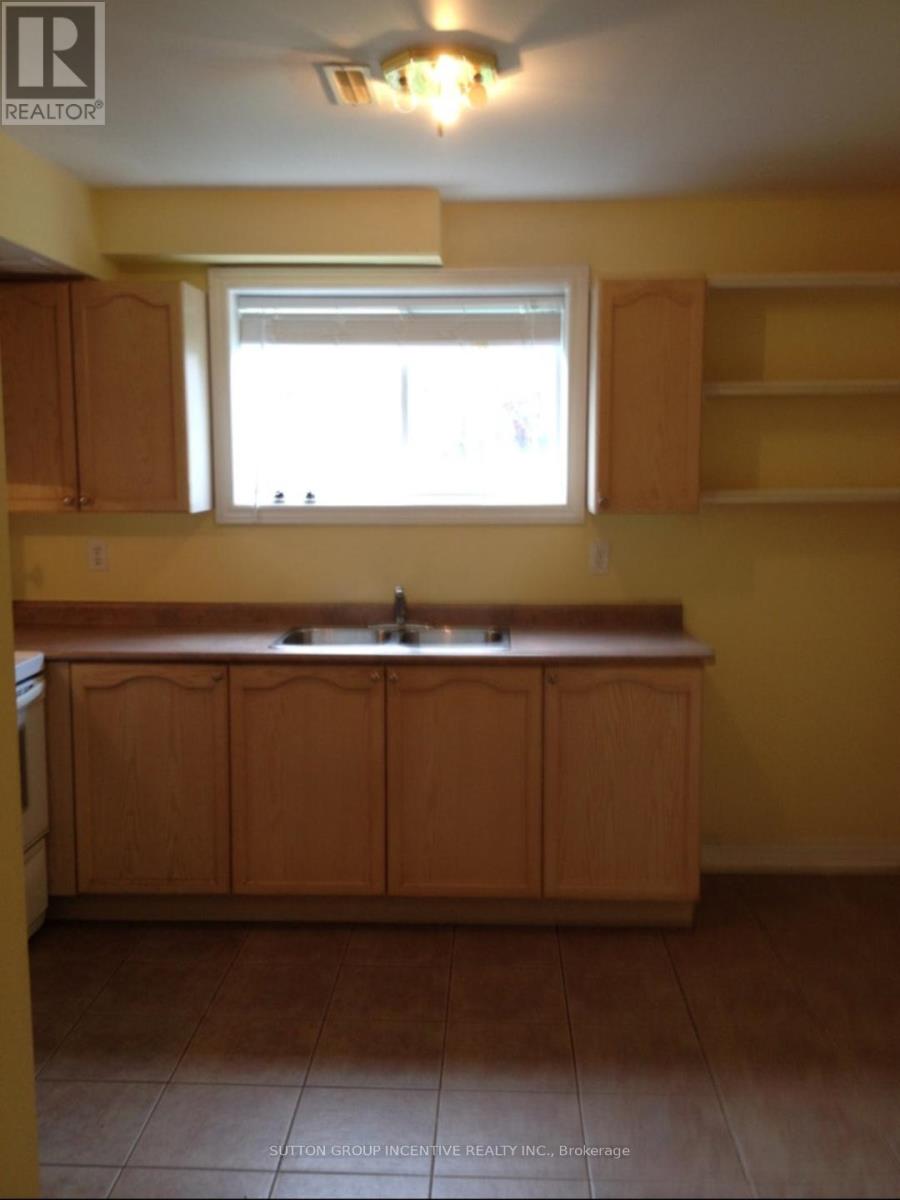 Lower - 8 Heritage Court, Barrie, Ontario  L4N 0E6 - Photo 6 - S12679720