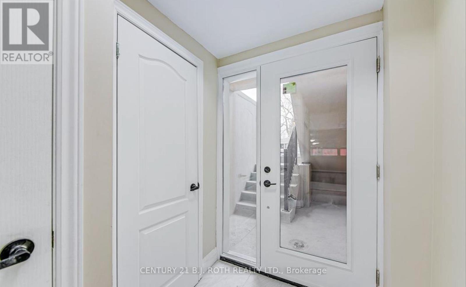 2 - 82 Peel Street, Barrie, Ontario  L4M 3K7 - Photo 2 - S12679752