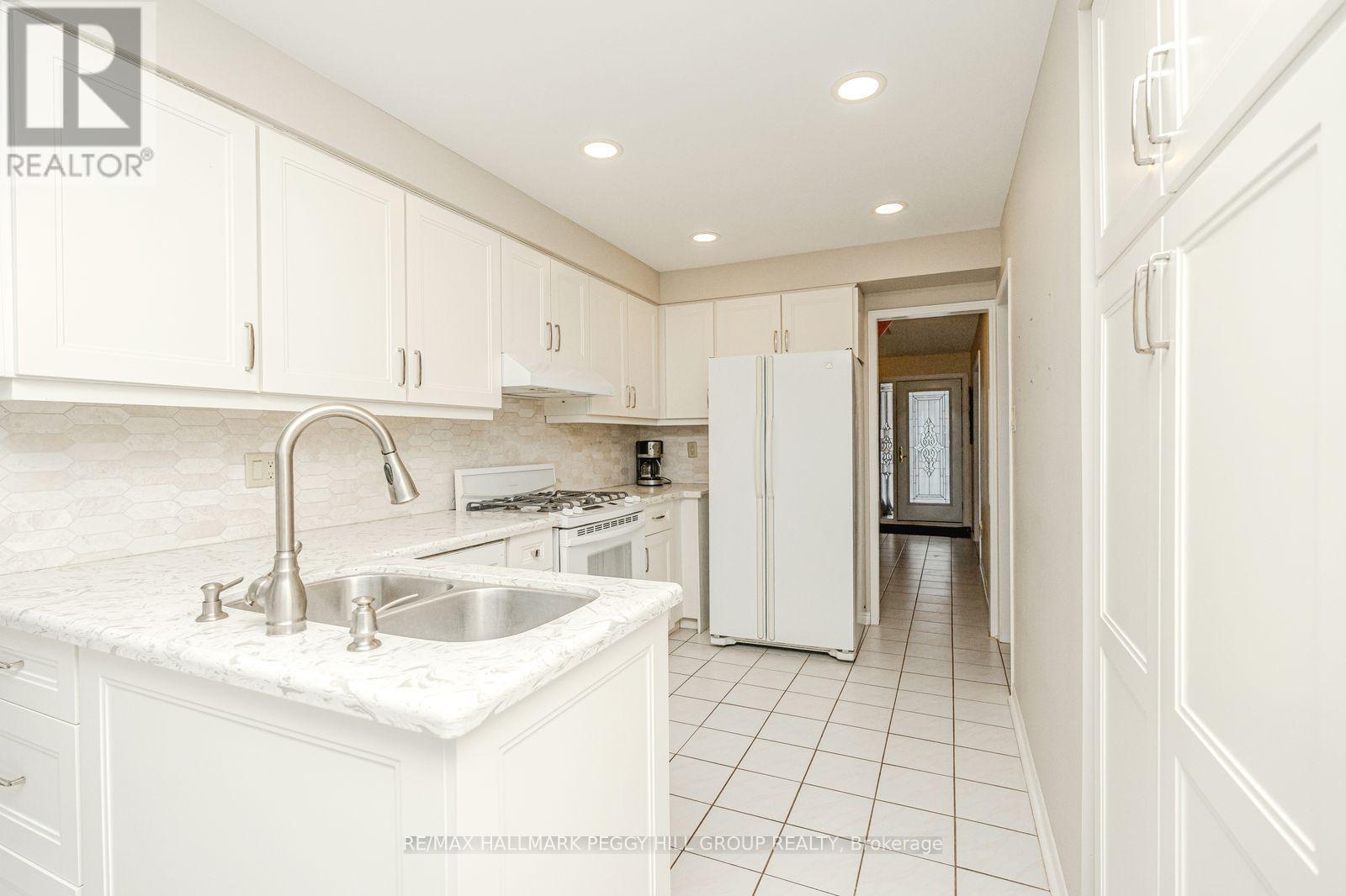 39 Grasett Crescent, Barrie, Ontario  L4N 6Z8 - Photo 4 - S12679800