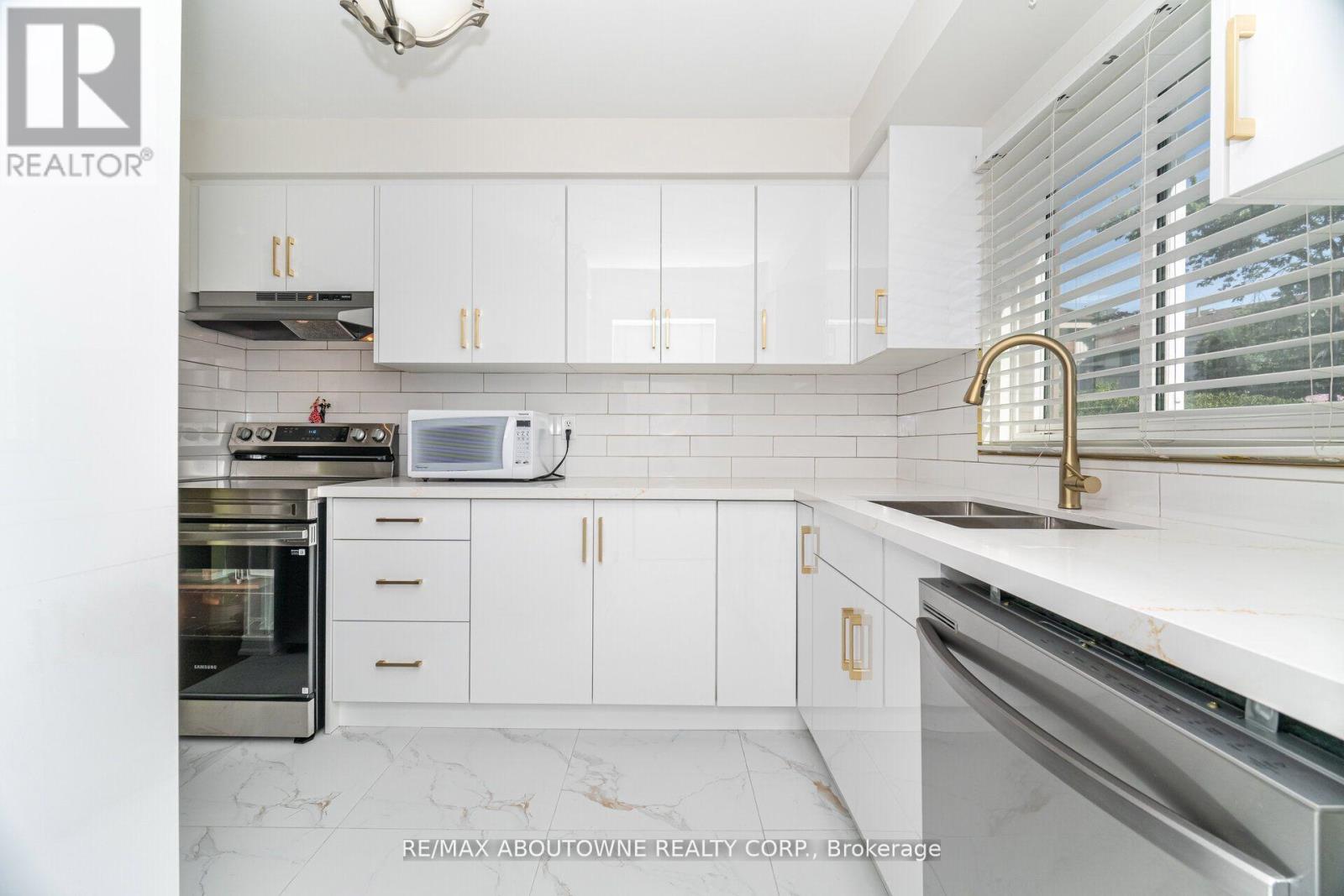 106 - 2779 Gananoque Drive, Mississauga, Ontario  L5N 2E4 - Photo 3 - W12679678