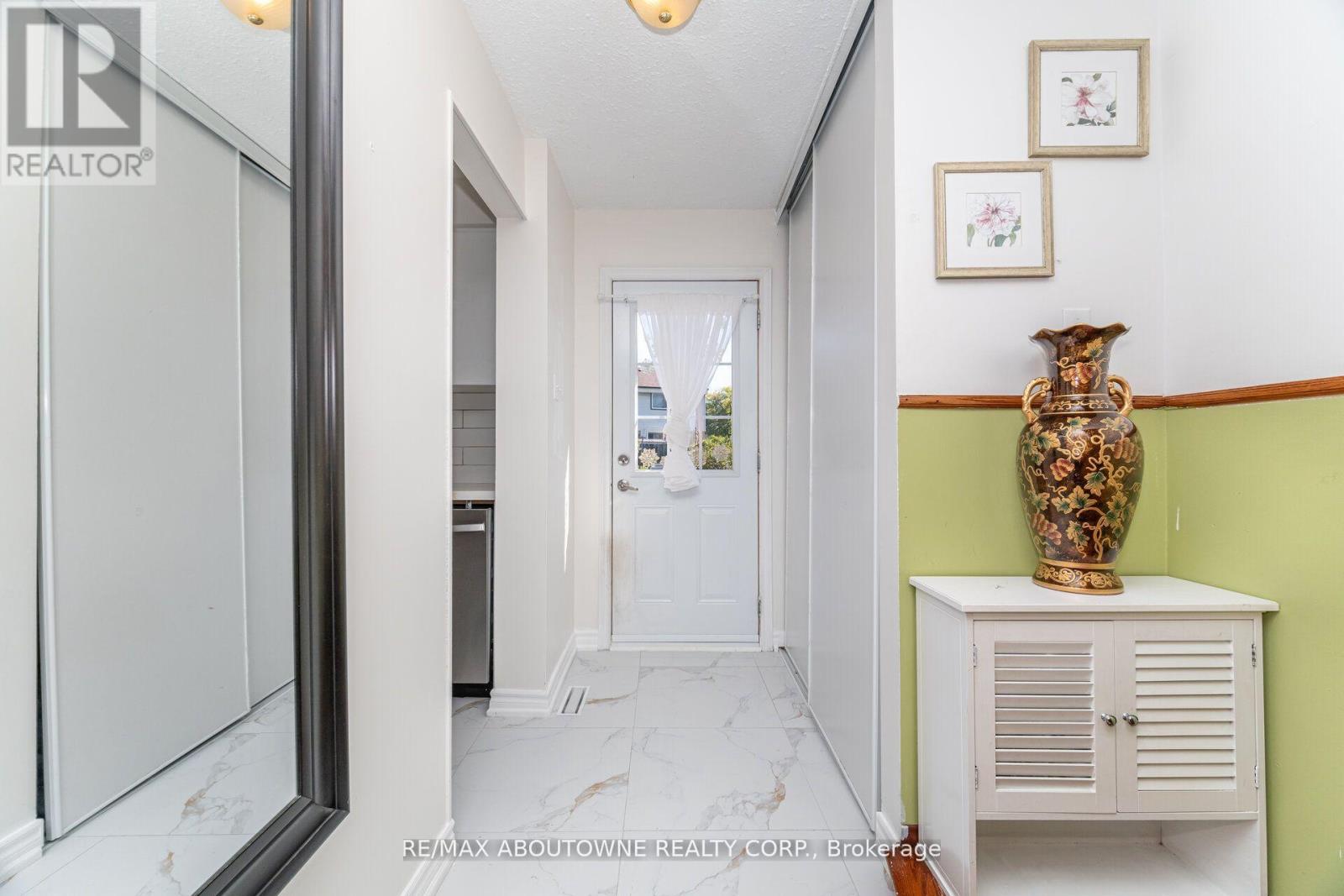 106 - 2779 Gananoque Drive, Mississauga, Ontario  L5N 2E4 - Photo 6 - W12679678