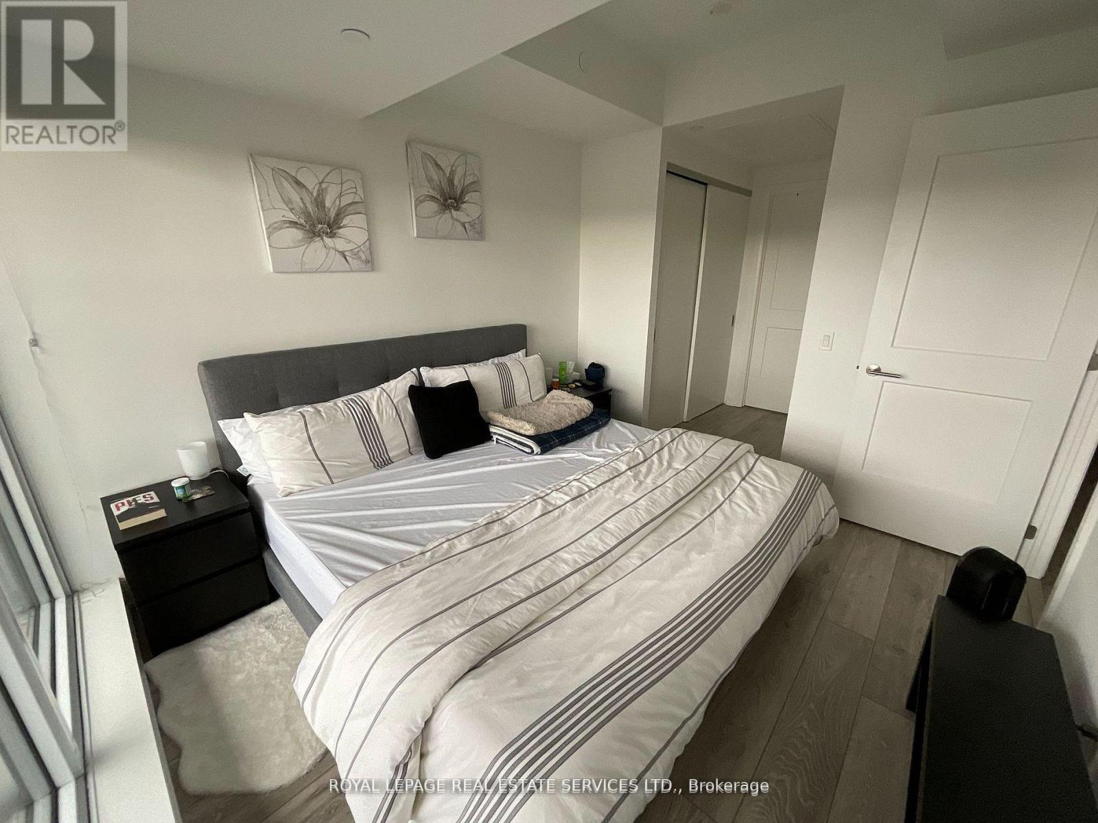 809 - 21 Park Street E, Mississauga, Ontario  L5G 1L7 - Photo 10 - W12679694