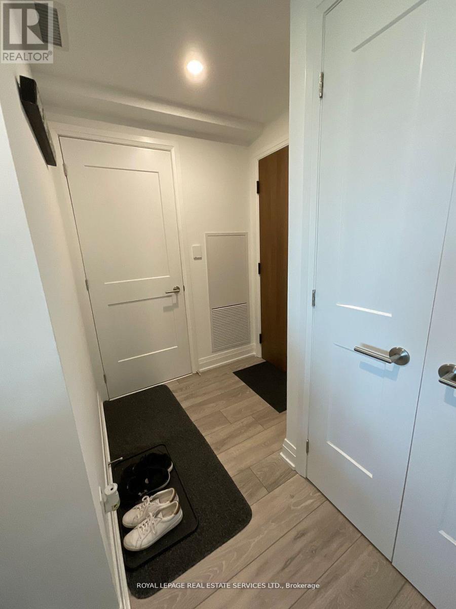 809 - 21 Park Street E, Mississauga, Ontario  L5G 1L7 - Photo 4 - W12679694