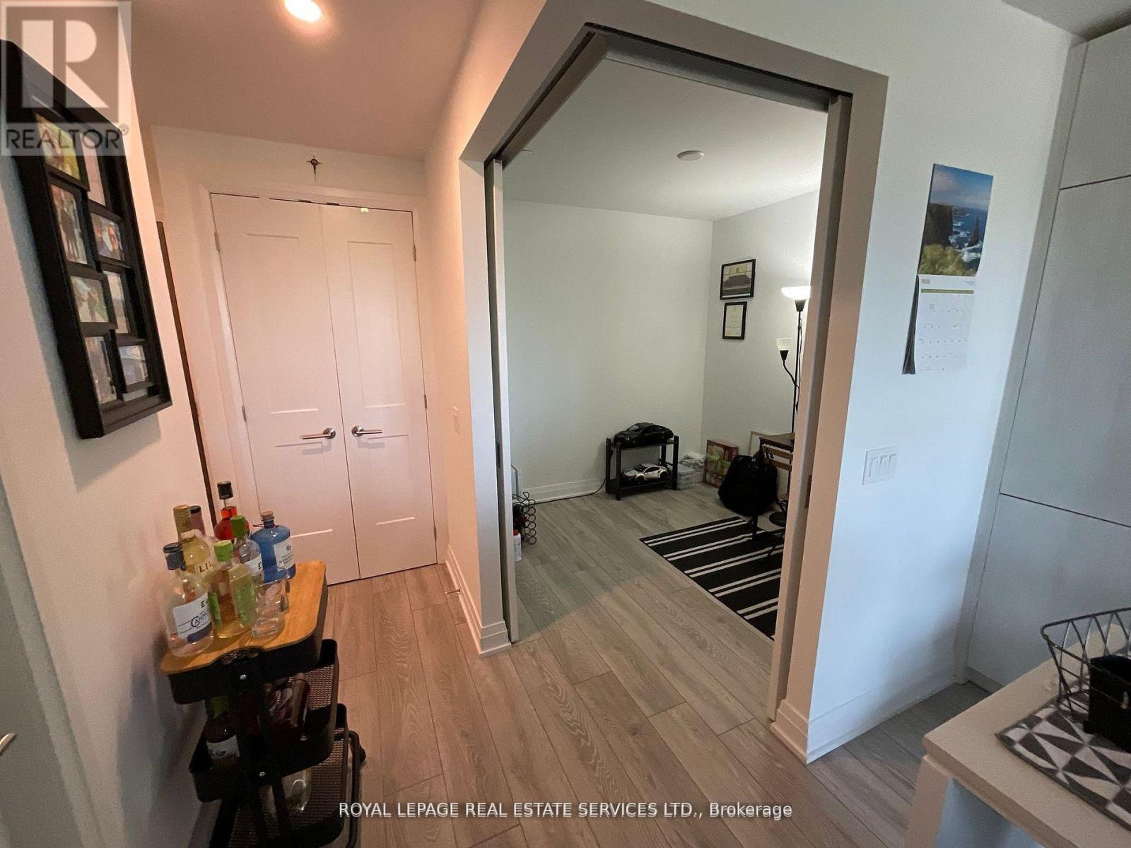 809 - 21 Park Street E, Mississauga, Ontario  L5G 1L7 - Photo 7 - W12679694