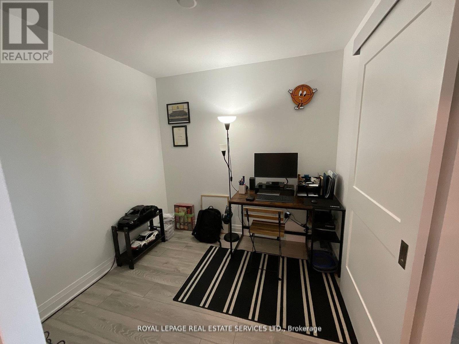 809 - 21 Park Street E, Mississauga, Ontario  L5G 1L7 - Photo 8 - W12679694