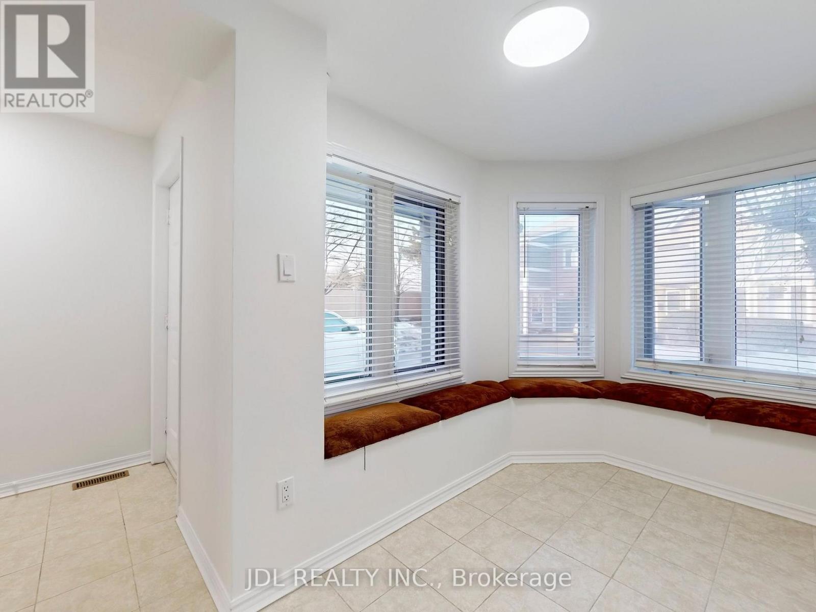 112 - 2205 South Millway, Mississauga, Ontario L5L 3T2 - Photo 9 - W12679698