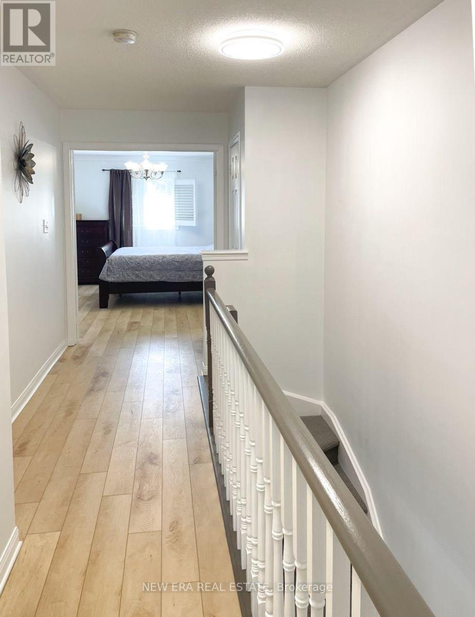 1377 Spring Garden Court, Mississauga, Ontario  L5N 8K6 - Photo 14 - W12679754