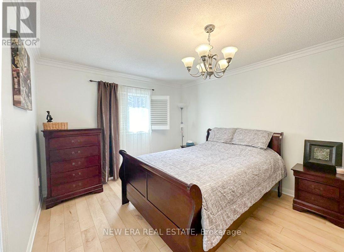 1377 Spring Garden Court, Mississauga, Ontario  L5N 8K6 - Photo 16 - W12679754
