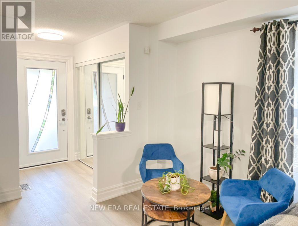 1377 Spring Garden Court, Mississauga, Ontario  L5N 8K6 - Photo 3 - W12679754