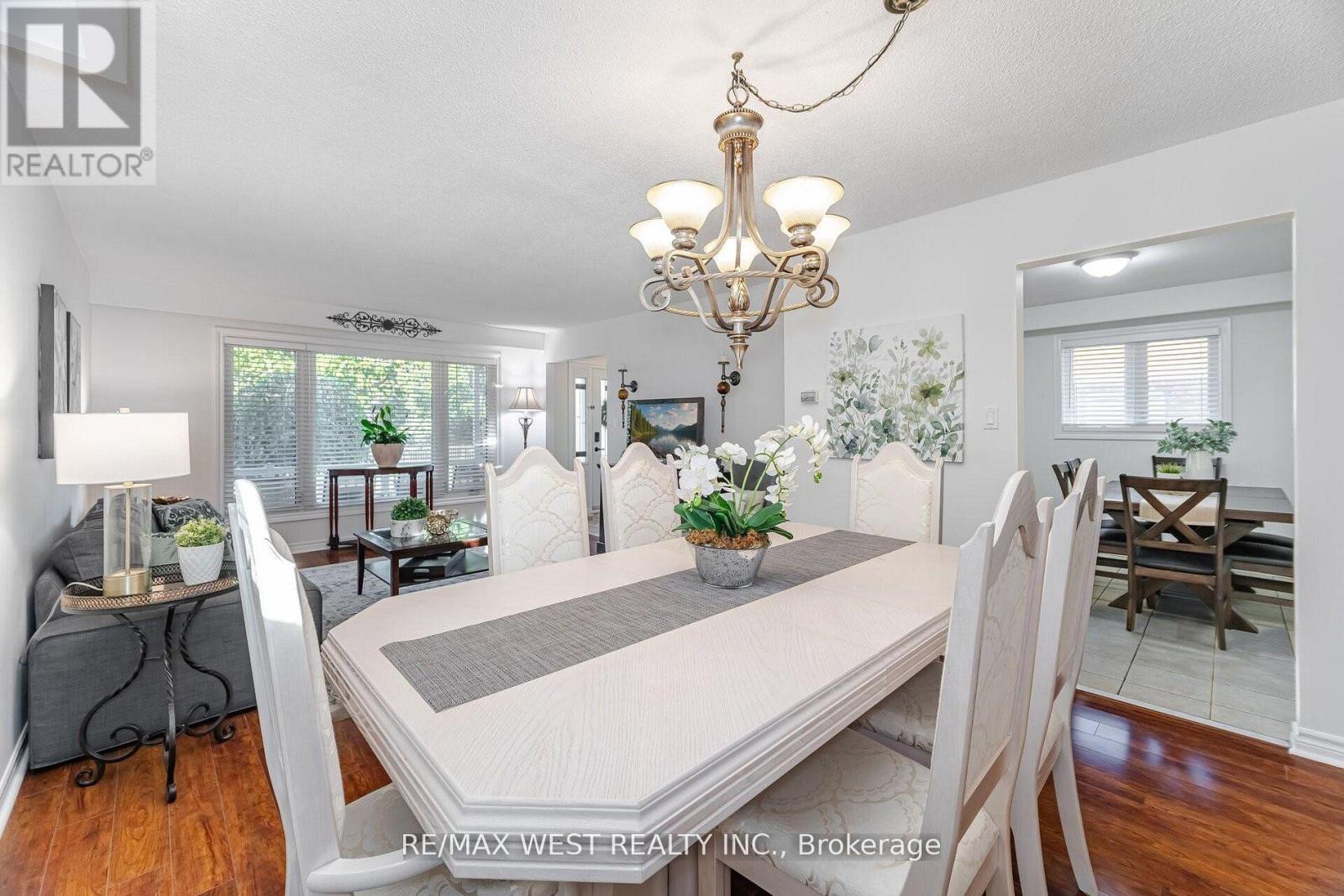 17 Malcolm Crescent, Brampton, Ontario  L6S 3C7 - Photo 11 - W12679760