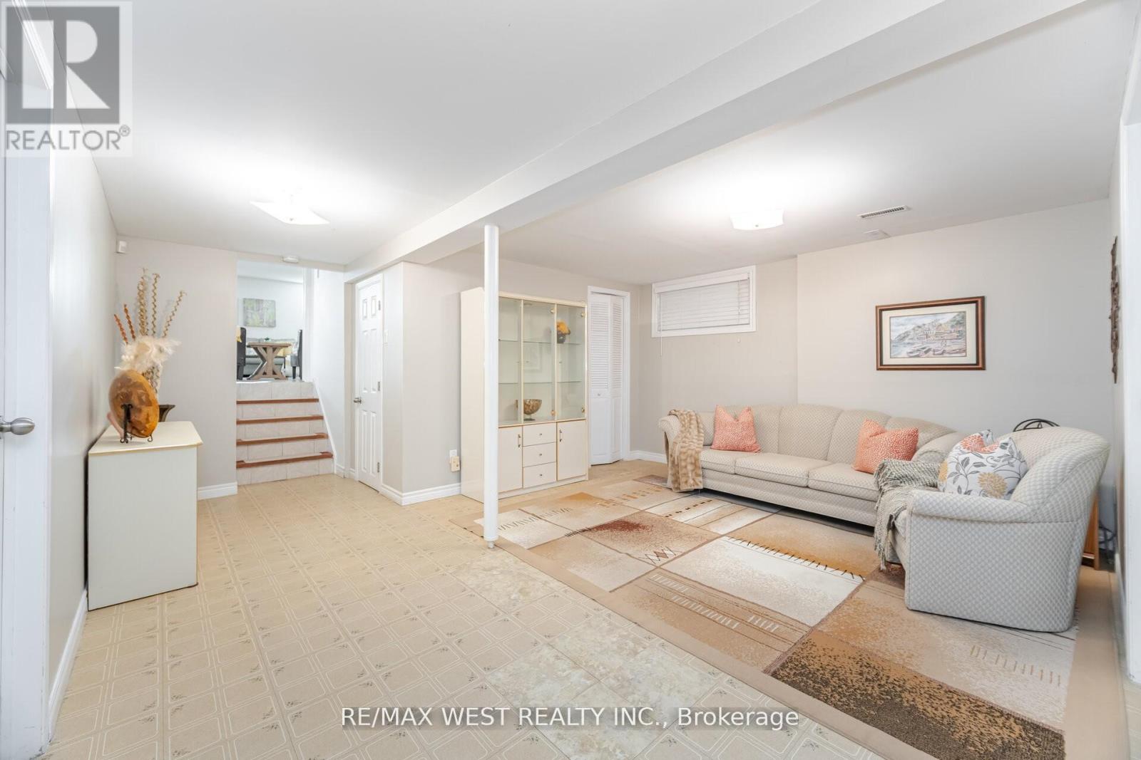 17 Malcolm Crescent, Brampton, Ontario  L6S 3C7 - Photo 31 - W12679760