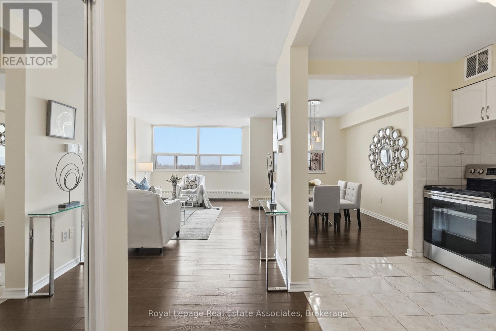 706 - 551 The West Mall, Toronto, Ontario M9C 1G7 - Photo 3 - W12679774