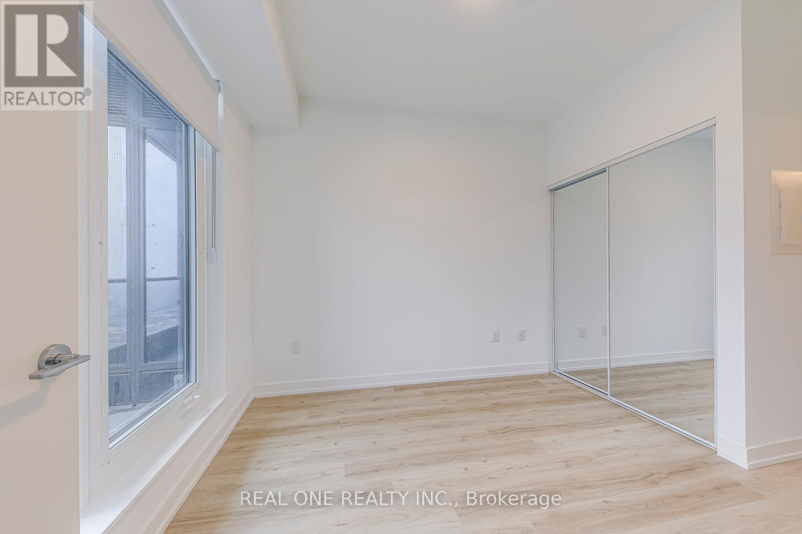 3805 - 395 Square One Drive, Mississauga, Ontario  L5B 0P6 - Photo 21 - W12679822