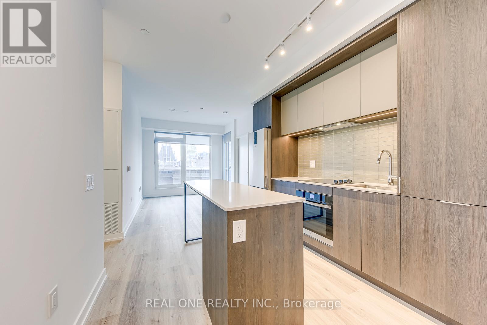 3805 - 395 Square One Drive, Mississauga, Ontario  L5B 0P6 - Photo 8 - W12679822