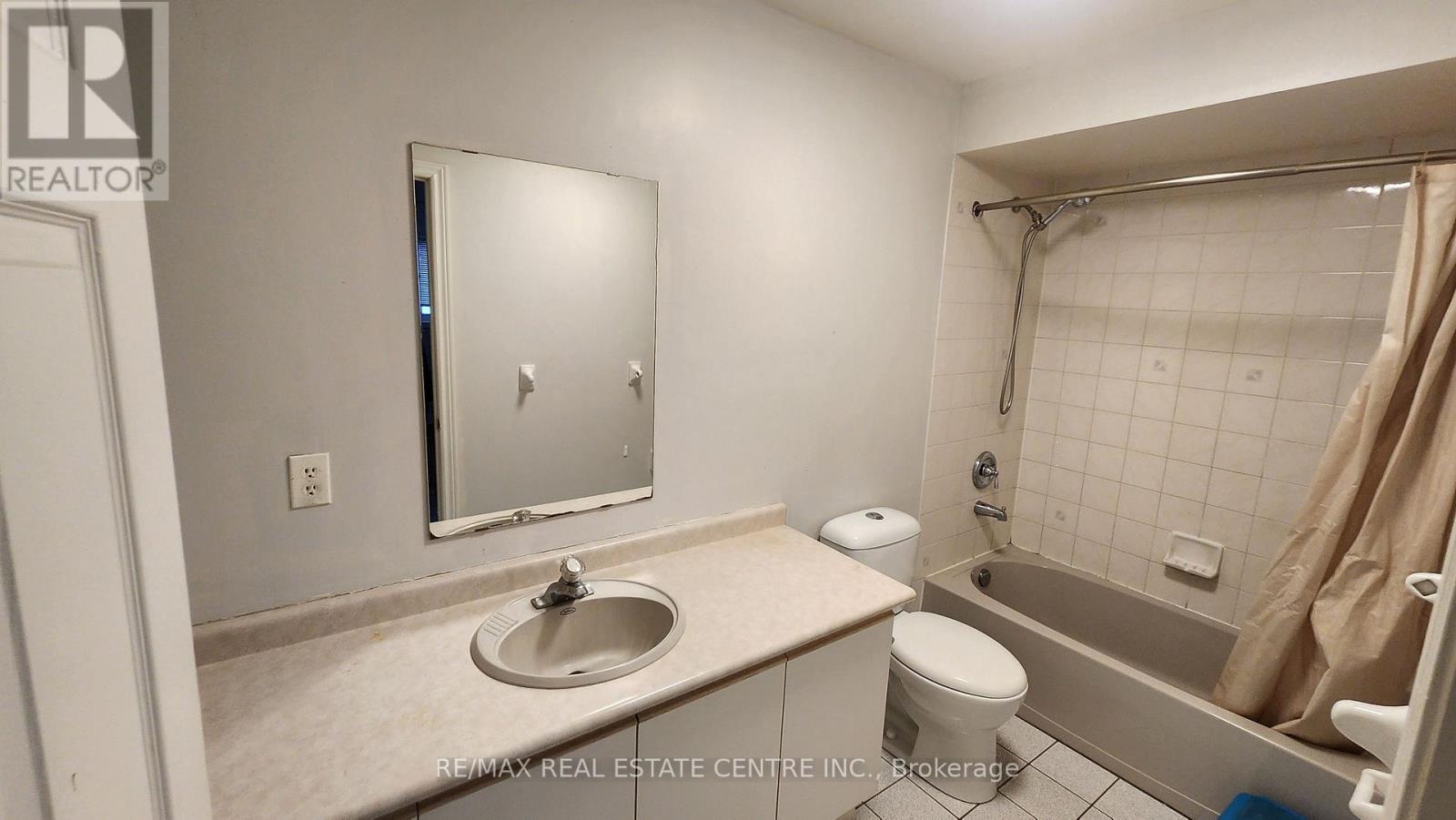 5048 Willowood Drive, Mississauga, Ontario  L5R 3R6 - Photo 10 - W12679830