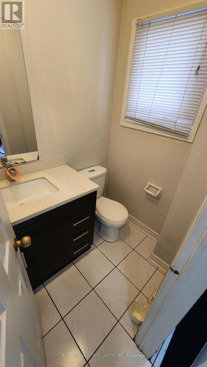 5048 Willowood Drive, Mississauga, Ontario  L5R 3R6 - Photo 12 - W12679830