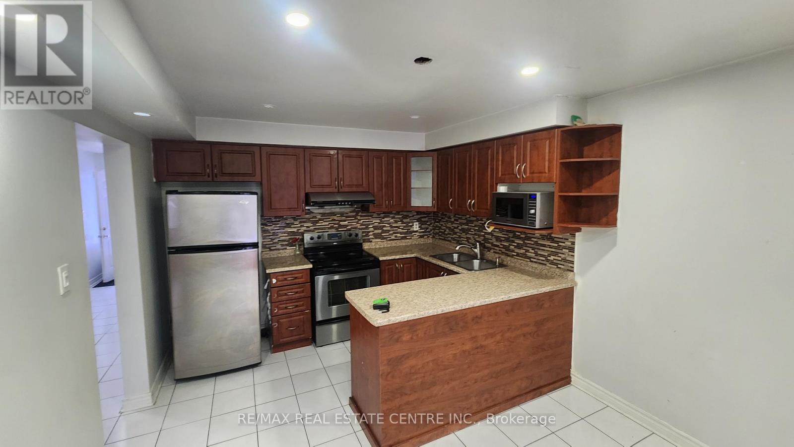 5048 Willowood Drive, Mississauga, Ontario  L5R 3R6 - Photo 2 - W12679830