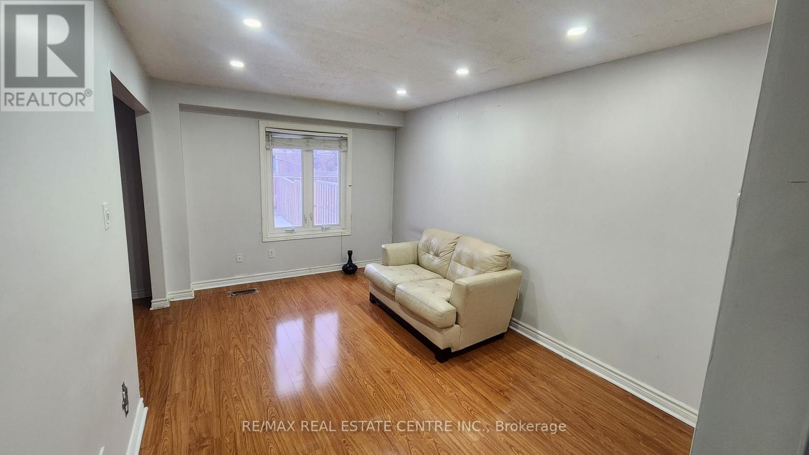 5048 Willowood Drive, Mississauga, Ontario  L5R 3R6 - Photo 5 - W12679830