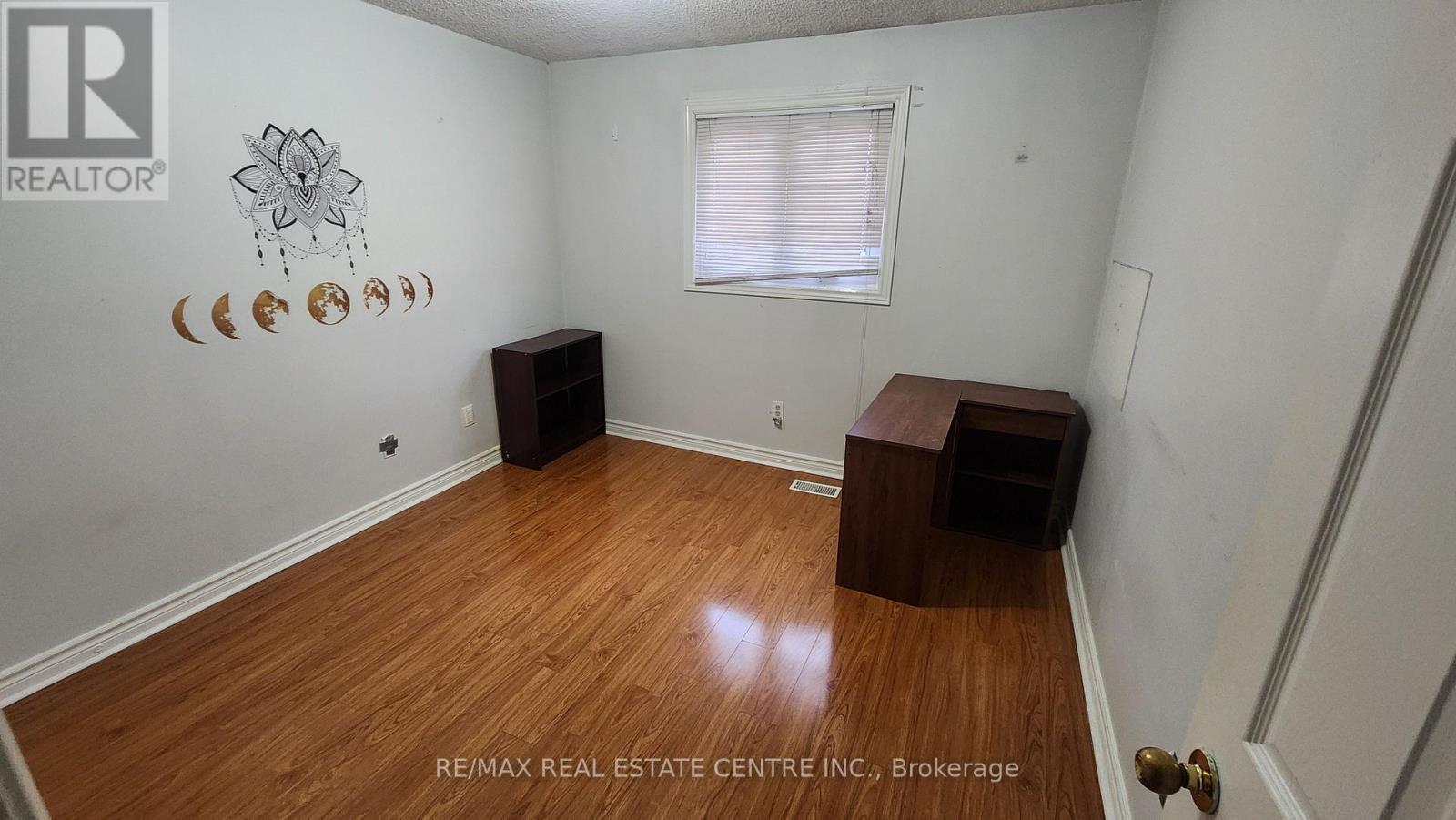 5048 Willowood Drive, Mississauga, Ontario  L5R 3R6 - Photo 6 - W12679830