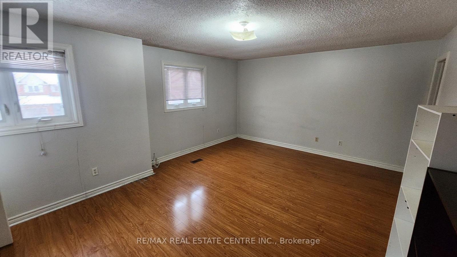 5048 Willowood Drive, Mississauga, Ontario  L5R 3R6 - Photo 9 - W12679830