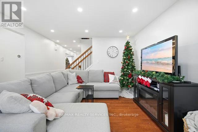 8 Nottawasaga Crescent, Brampton, Ontario  L6Z 1B9 - Photo 11 - W12679868